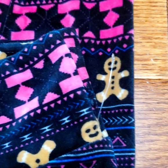 🎄 NWOT🎄: GINGERBREAD MAN VELOUR LEGGINGS - Picture 3 of 6